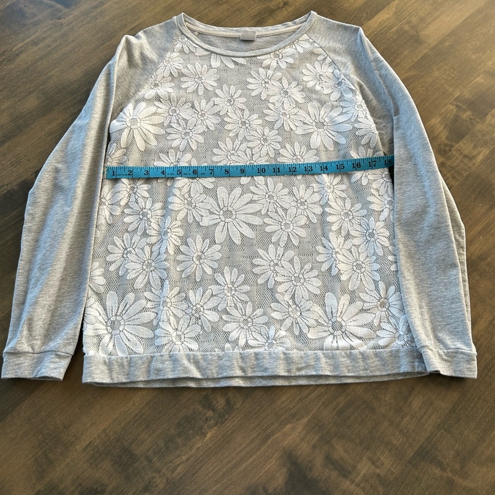 Long Sleeve Daisy Top🌼 - Picture 2 of 11